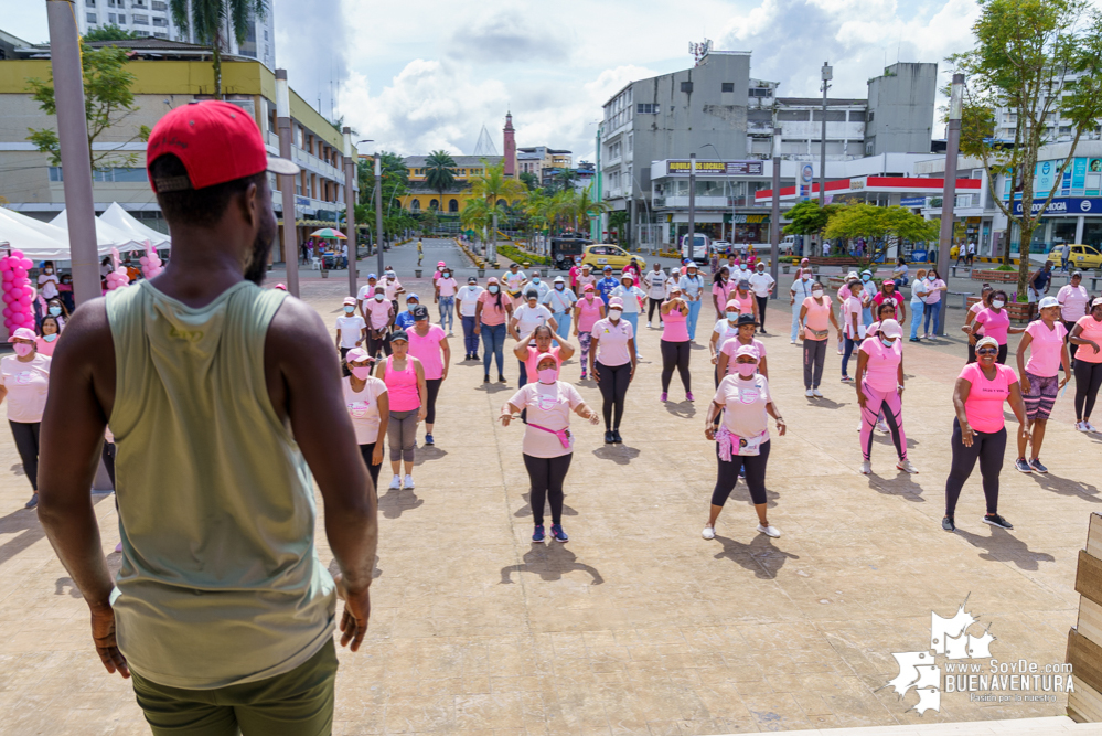 Con rumbaterapia se realizó en Buenaventura el Domingo Rosa para conmemorar el Día Mundial de la Lucha contra el cáncer de seno 