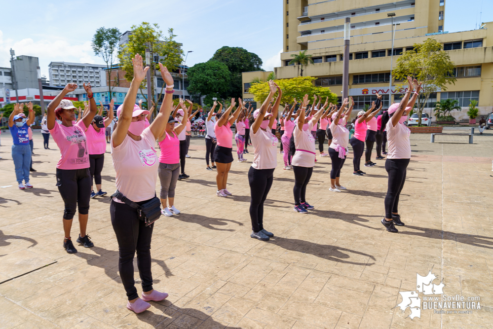 Con rumbaterapia se realizó en Buenaventura el Domingo Rosa para conmemorar el Día Mundial de la Lucha contra el cáncer de seno 