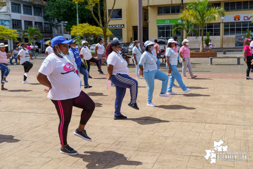 Con rumbaterapia se realizó en Buenaventura el Domingo Rosa para conmemorar el Día Mundial de la Lucha contra el cáncer de seno 