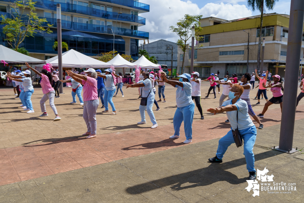 Con rumbaterapia se realizó en Buenaventura el Domingo Rosa para conmemorar el Día Mundial de la Lucha contra el cáncer de seno 