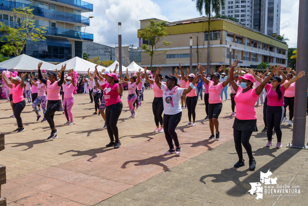 Con rumbaterapia se realizó en Buenaventura el Domingo Rosa para conmemorar el Día Mundial de la Lucha contra el cáncer de seno 