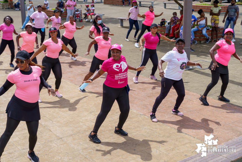 Con rumbaterapia se realizó en Buenaventura el Domingo Rosa para conmemorar el Día Mundial de la Lucha contra el cáncer de seno 