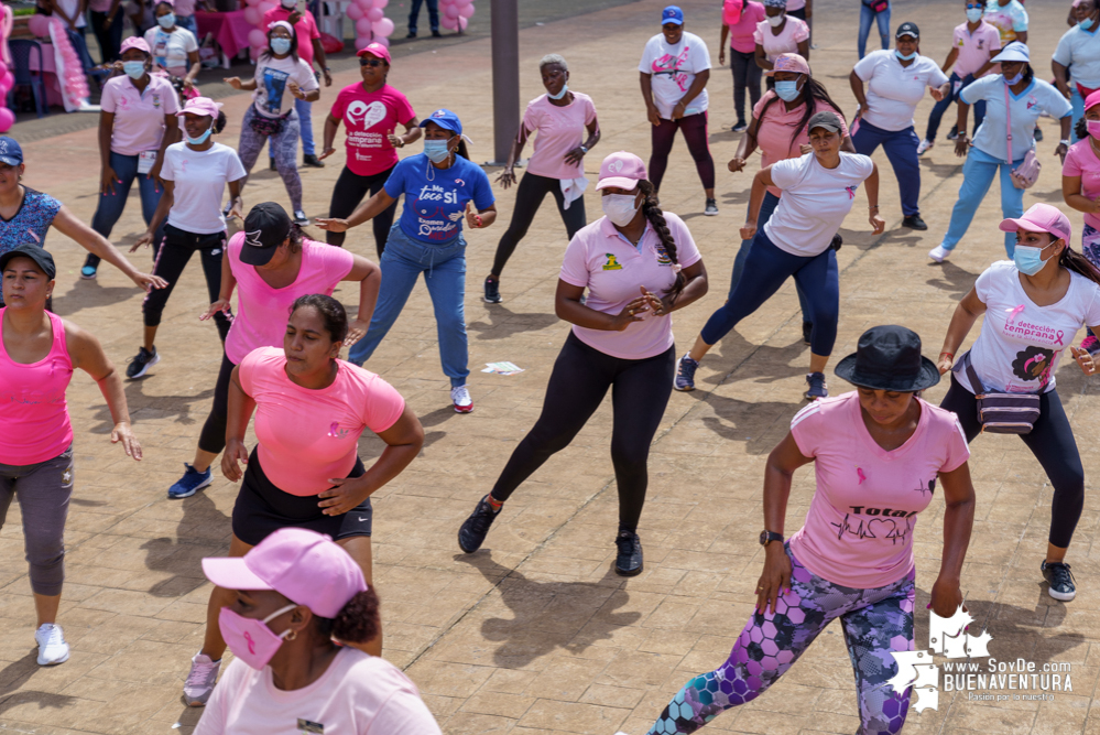 Con rumbaterapia se realizó en Buenaventura el Domingo Rosa para conmemorar el Día Mundial de la Lucha contra el cáncer de seno 