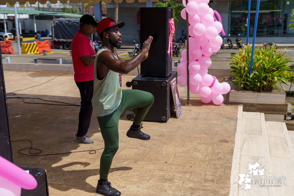 Con rumbaterapia se realizó en Buenaventura el Domingo Rosa para conmemorar el Día Mundial de la Lucha contra el cáncer de seno 