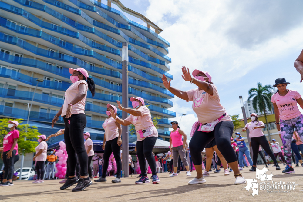 Con rumbaterapia se realizó en Buenaventura el Domingo Rosa para conmemorar el Día Mundial de la Lucha contra el cáncer de seno 