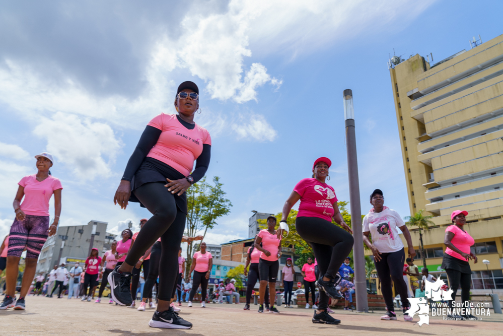 Con rumbaterapia se realizó en Buenaventura el Domingo Rosa para conmemorar el Día Mundial de la Lucha contra el cáncer de seno 