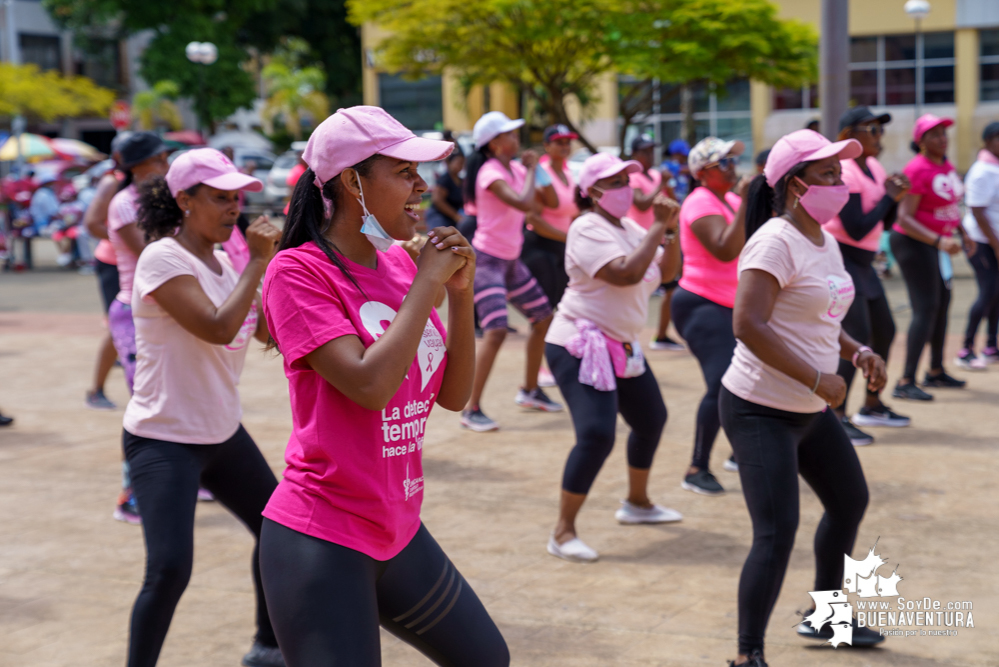 Con rumbaterapia se realizó en Buenaventura el Domingo Rosa para conmemorar el Día Mundial de la Lucha contra el cáncer de seno 