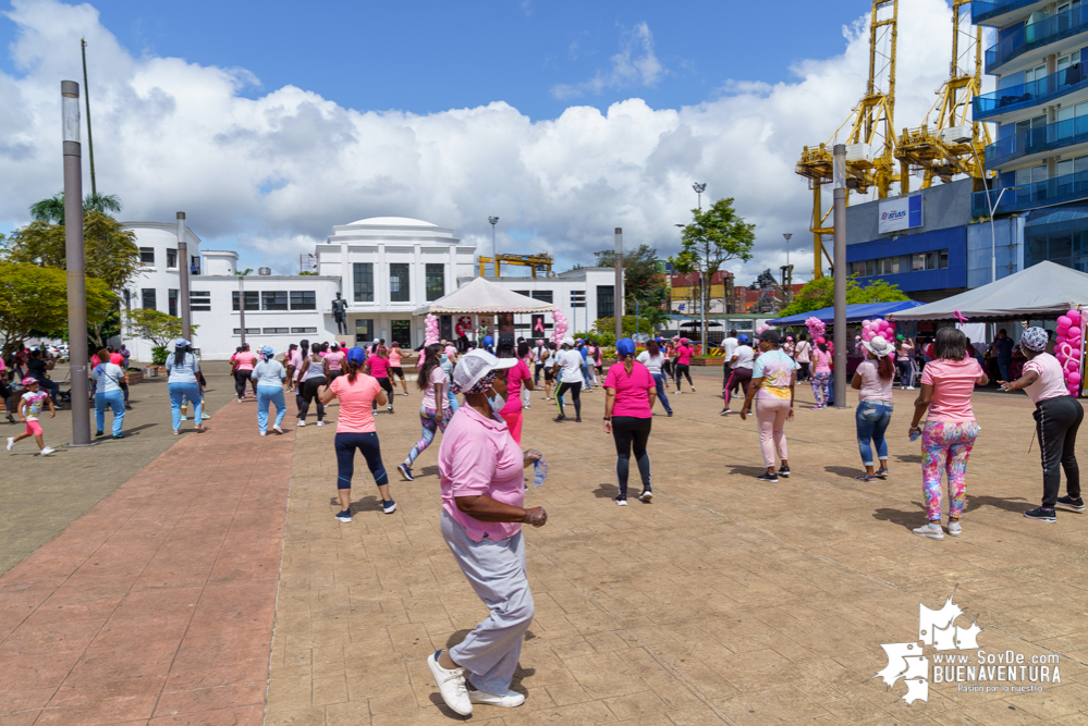 Con rumbaterapia se realizó en Buenaventura el Domingo Rosa para conmemorar el Día Mundial de la Lucha contra el cáncer de seno 