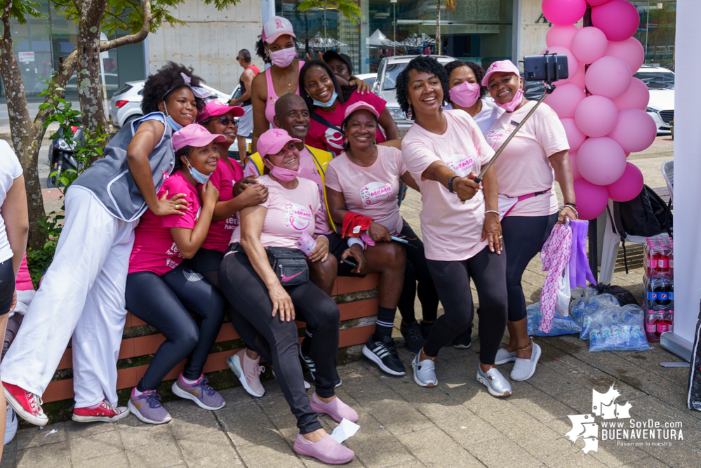 Con rumbaterapia se realizó en Buenaventura el Domingo Rosa para conmemorar el Día Mundial de la Lucha contra el cáncer de seno 