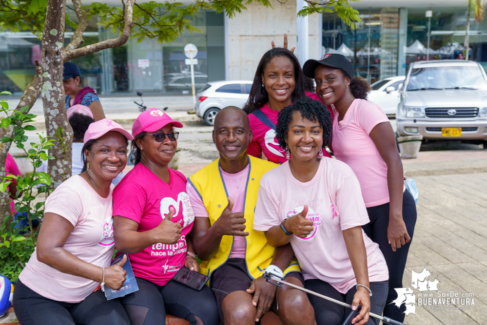 Con rumbaterapia se realizó en Buenaventura el Domingo Rosa para conmemorar el Día Mundial de la Lucha contra el cáncer de seno 