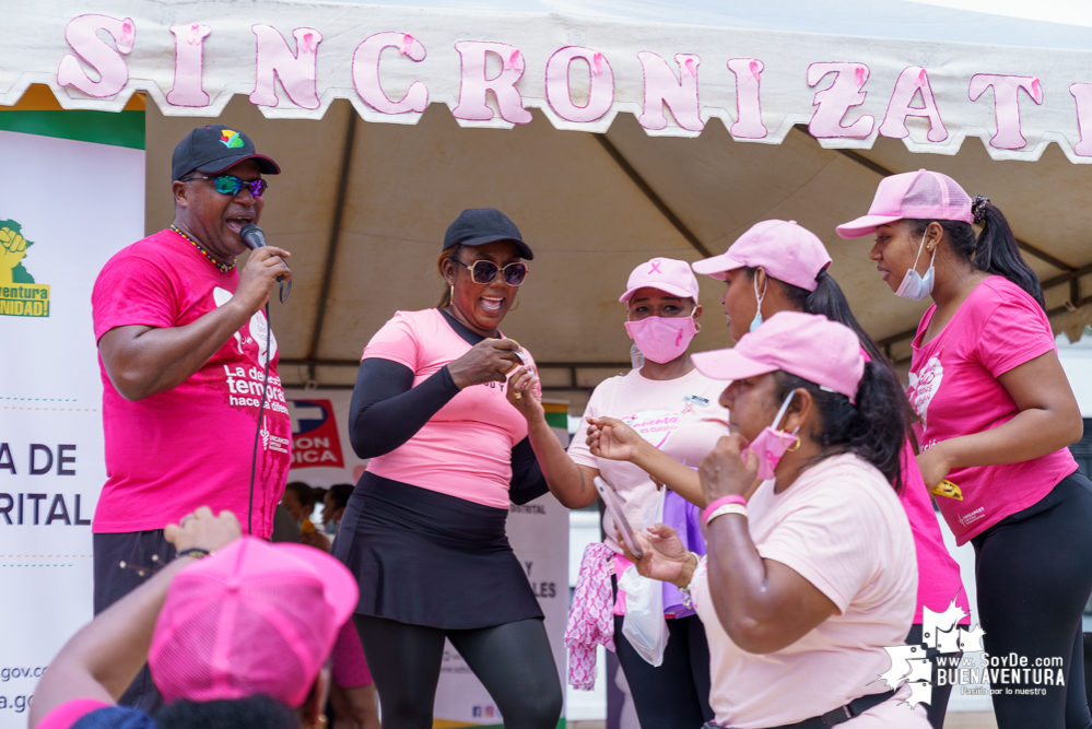 Con rumbaterapia se realizó en Buenaventura el Domingo Rosa para conmemorar el Día Mundial de la Lucha contra el cáncer de seno 