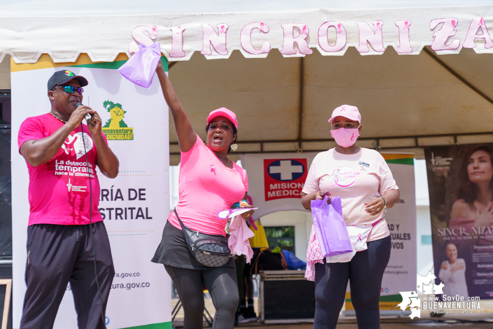 Con rumbaterapia se realizó en Buenaventura el Domingo Rosa para conmemorar el Día Mundial de la Lucha contra el cáncer de seno 