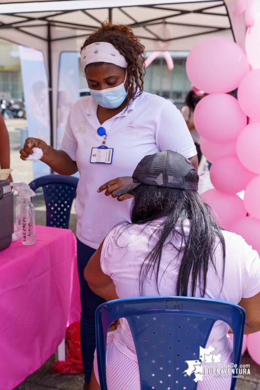 Con rumbaterapia se realizó en Buenaventura el Domingo Rosa para conmemorar el Día Mundial de la Lucha contra el cáncer de seno 