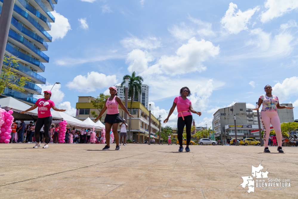 Con rumbaterapia se realizó en Buenaventura el Domingo Rosa para conmemorar el Día Mundial de la Lucha contra el cáncer de seno 