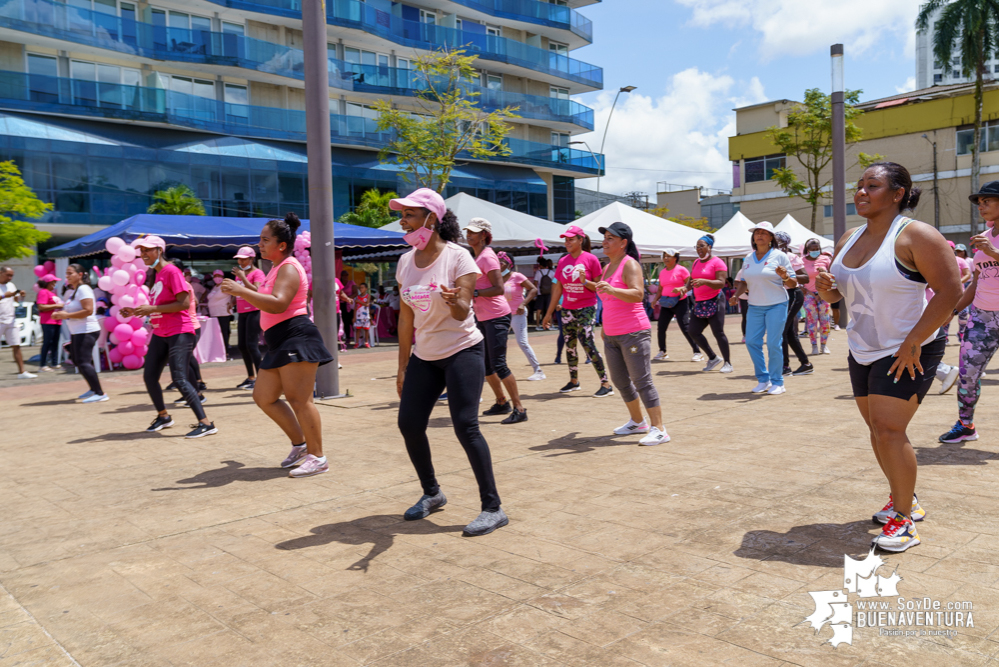 Con rumbaterapia se realizó en Buenaventura el Domingo Rosa para conmemorar el Día Mundial de la Lucha contra el cáncer de seno 