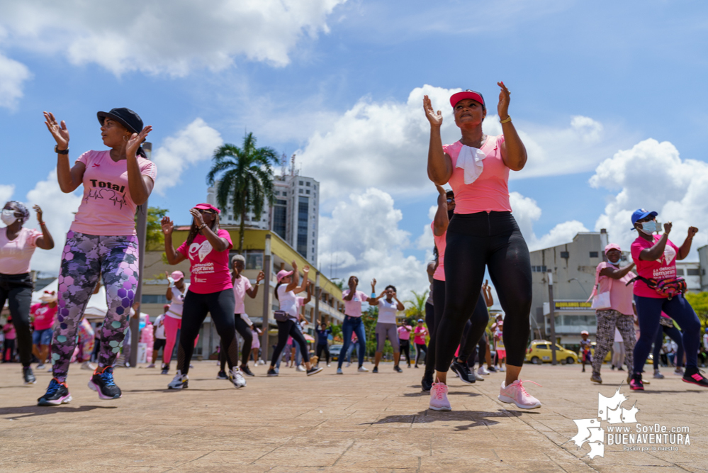 Con rumbaterapia se realizó en Buenaventura el Domingo Rosa para conmemorar el Día Mundial de la Lucha contra el cáncer de seno 