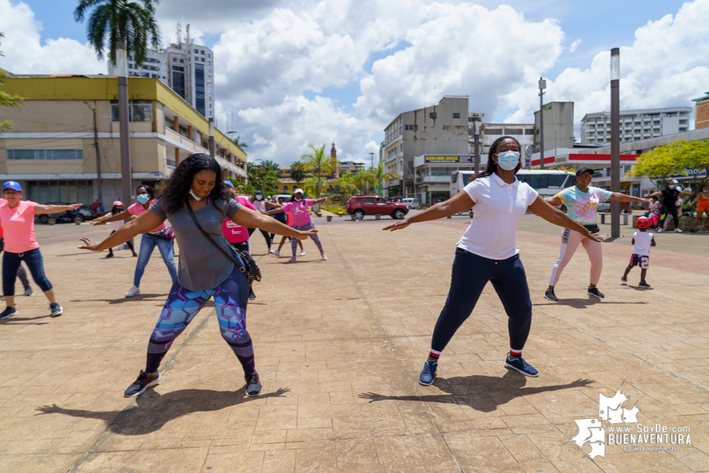 Con rumbaterapia se realizó en Buenaventura el Domingo Rosa para conmemorar el Día Mundial de la Lucha contra el cáncer de seno 