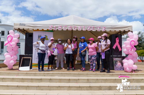 Con rumbaterapia se realizó en Buenaventura el Domingo Rosa para conmemorar el Día Mundial de la Lucha contra el cáncer de seno 