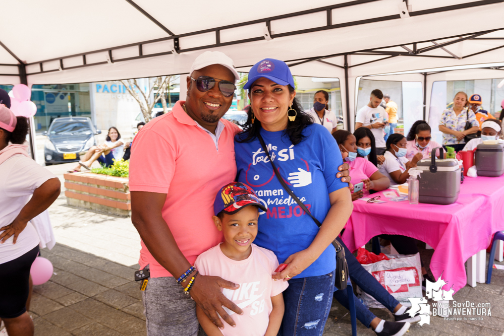 Con rumbaterapia se realizó en Buenaventura el Domingo Rosa para conmemorar el Día Mundial de la Lucha contra el cáncer de seno 