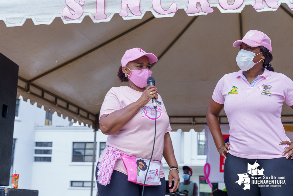 Con rumbaterapia se realizó en Buenaventura el Domingo Rosa para conmemorar el Día Mundial de la Lucha contra el cáncer de seno 