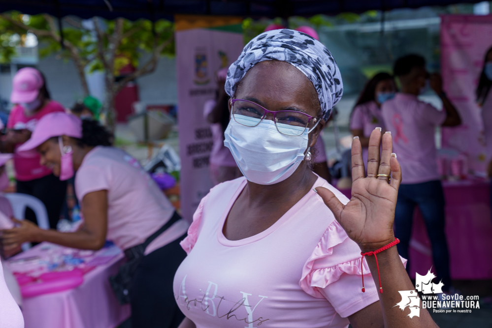 Con rumbaterapia se realizó en Buenaventura el Domingo Rosa para conmemorar el Día Mundial de la Lucha contra el cáncer de seno 