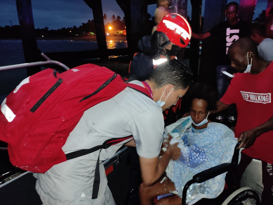 Mujer da a luz a bordo de una embarcación de Guardacostas de la Armada de Colombia en Buenaventura