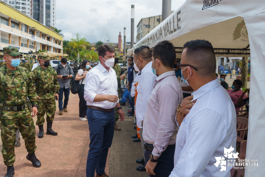 El Mindefensa anunció que 1.040 hombres de la Fuerza Pública garantizan seguridad territorial en los barrios de Buenaventura