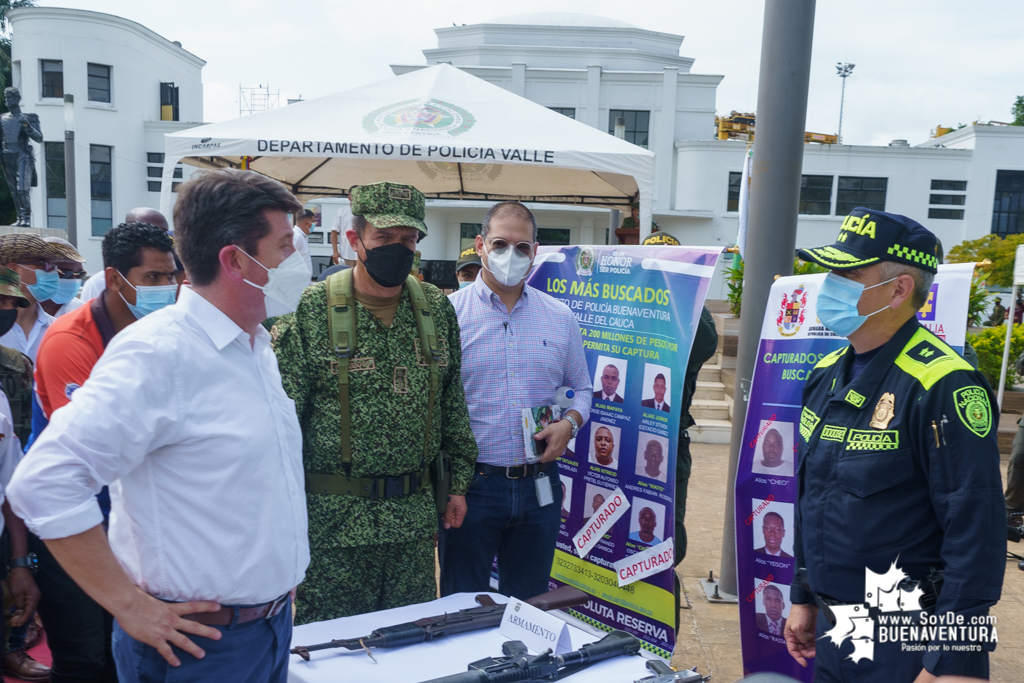 El Mindefensa anunció que 1.040 hombres de la Fuerza Pública garantizan seguridad territorial en los barrios de Buenaventura