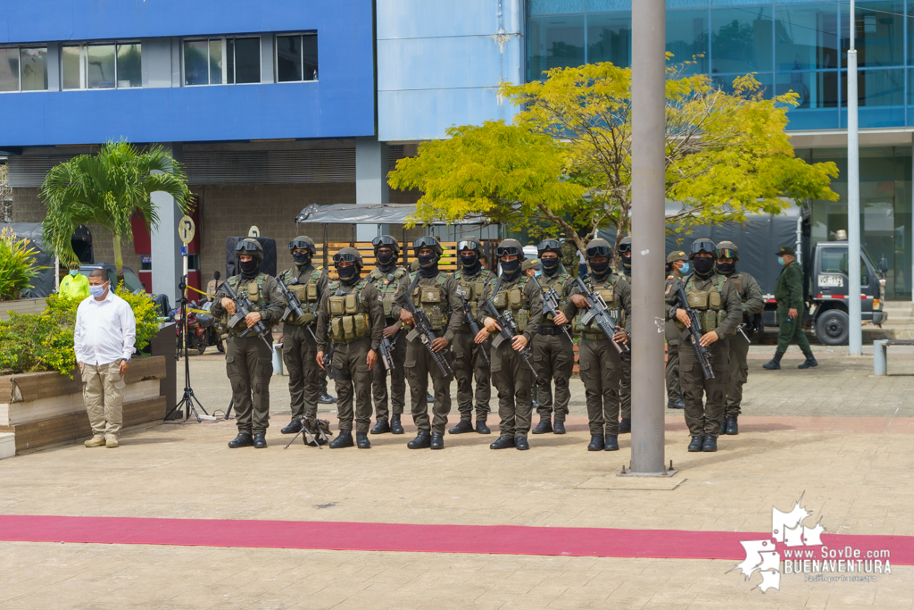 El Mindefensa anunció que 1.040 hombres de la Fuerza Pública garantizan seguridad territorial en los barrios de Buenaventura