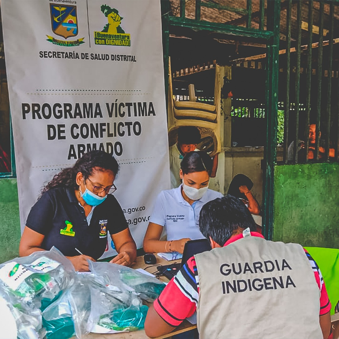 La comunidad indígena desplazada del San Juan recibe atención por parte de la Secretaría de Salud de Buenaventura