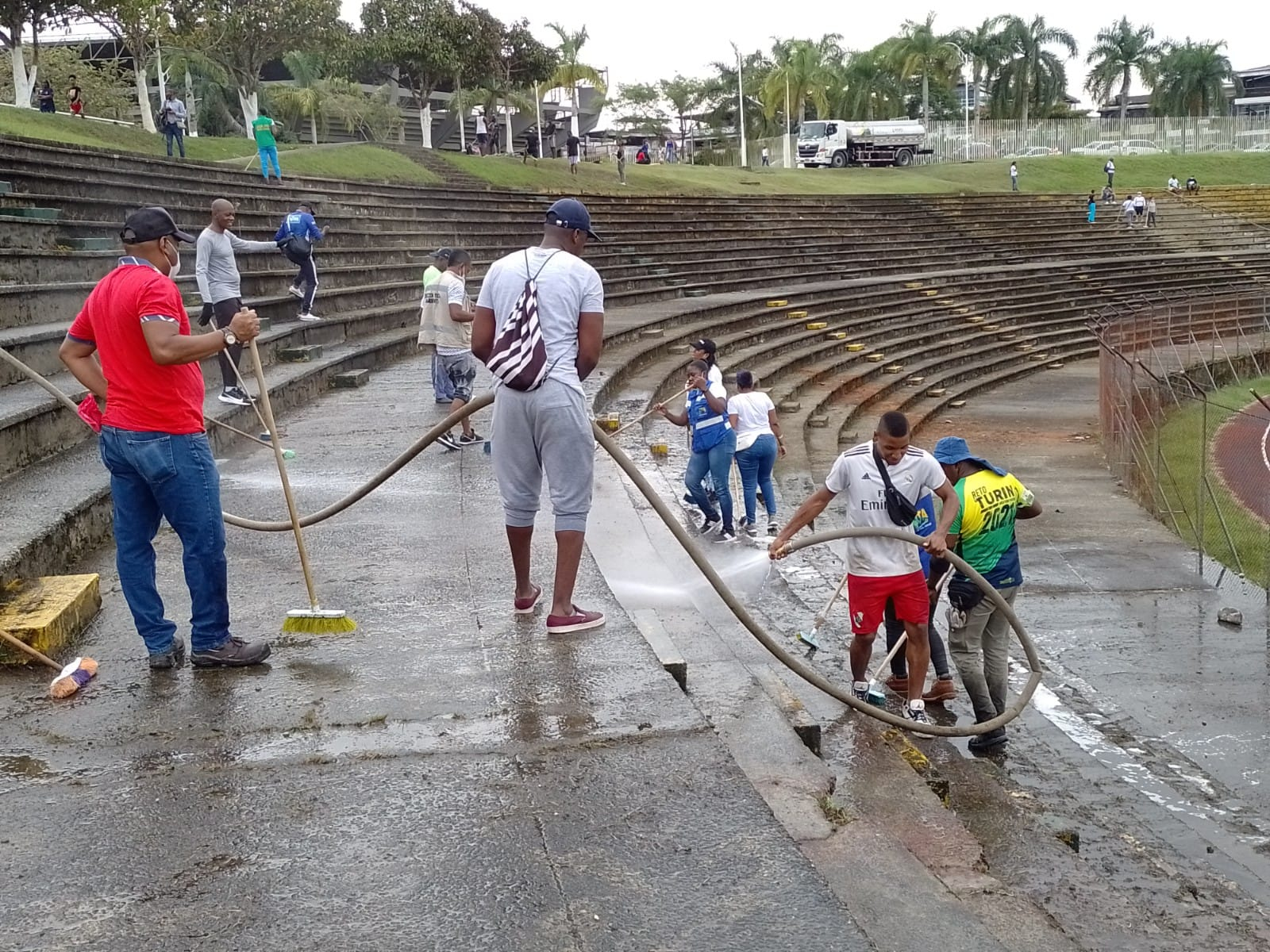 Se realizó jornada de limpieza a escenarios deportivos del polideportivo El Cristal en Buenaventura