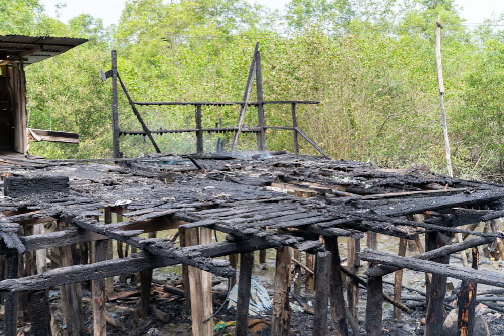 La Alcaldía Distrital de Buenaventura hizo presencia en el barrio San José luego de incendio que consumió 7 viviendas