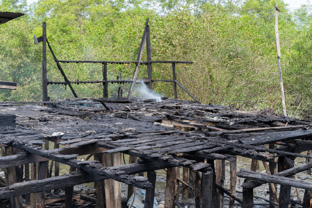 La Alcaldía Distrital de Buenaventura hizo presencia en el barrio San José luego de incendio que consumió 7 viviendas