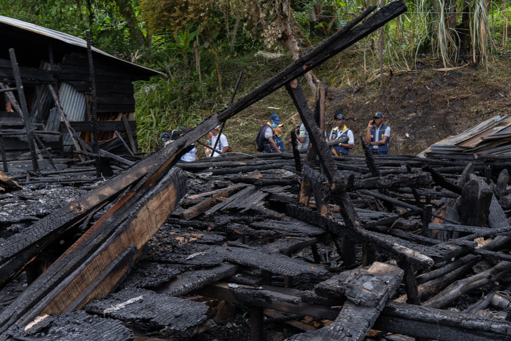 La Alcaldía Distrital de Buenaventura hizo presencia en el barrio San José luego de incendio que consumió 7 viviendas