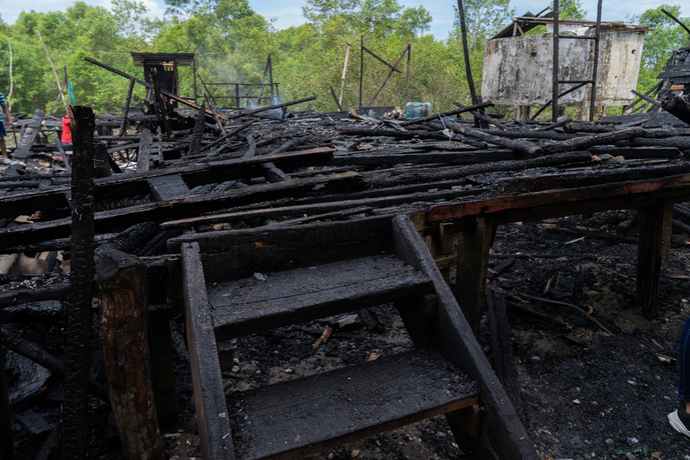 La Alcaldía Distrital de Buenaventura hizo presencia en el barrio San José luego de incendio que consumió 7 viviendas