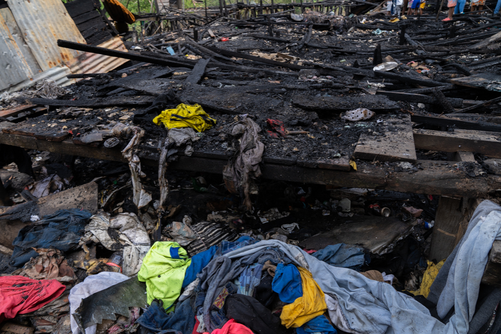 La Alcaldía Distrital de Buenaventura hizo presencia en el barrio San José luego de incendio que consumió 7 viviendas