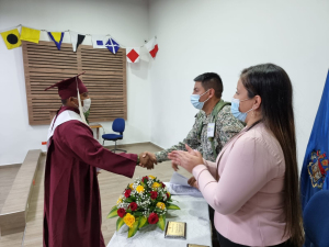 En el pacífico colombiano 125 infantes de marina se graduaron como bachilleres 