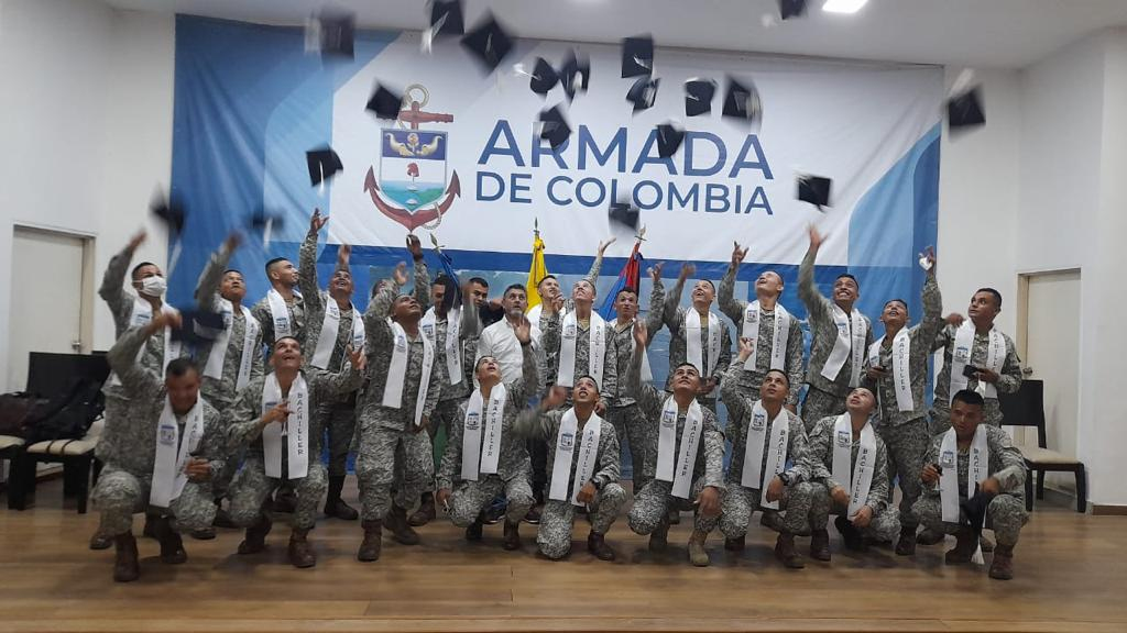 En el pacífico colombiano 125 infantes de marina se graduaron como bachilleres 