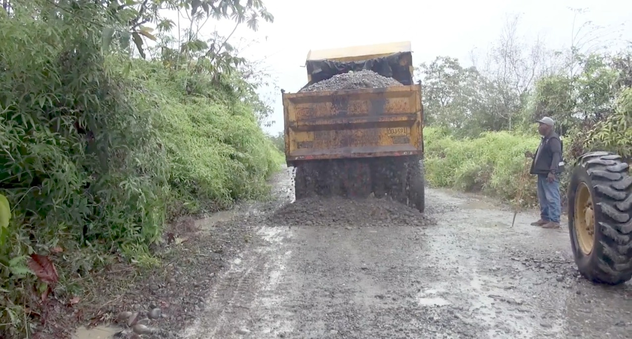 La Secretaría de Infraestructura Vial de Buenaventura realiza mejoras en vías de acceso a los corregimientos del Bajo Calima y San Isidro 