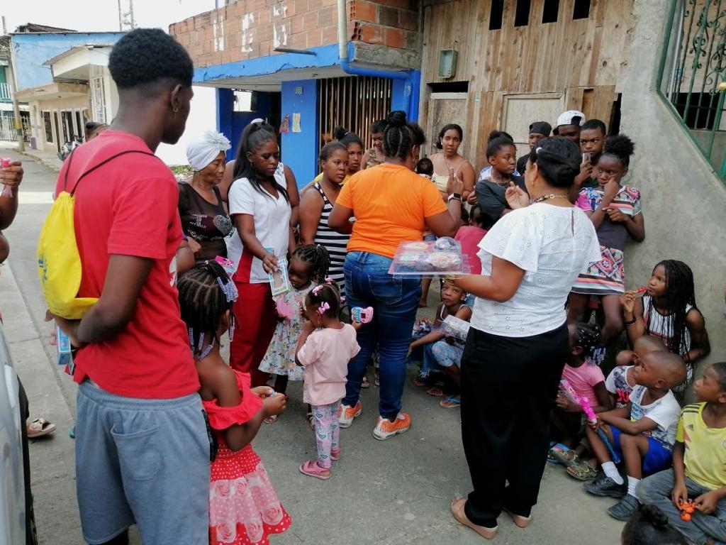 Niños del barrio Alberto Lleras Camargo en Buenaventura, recibieron donación de juguetes y elementos didácticos