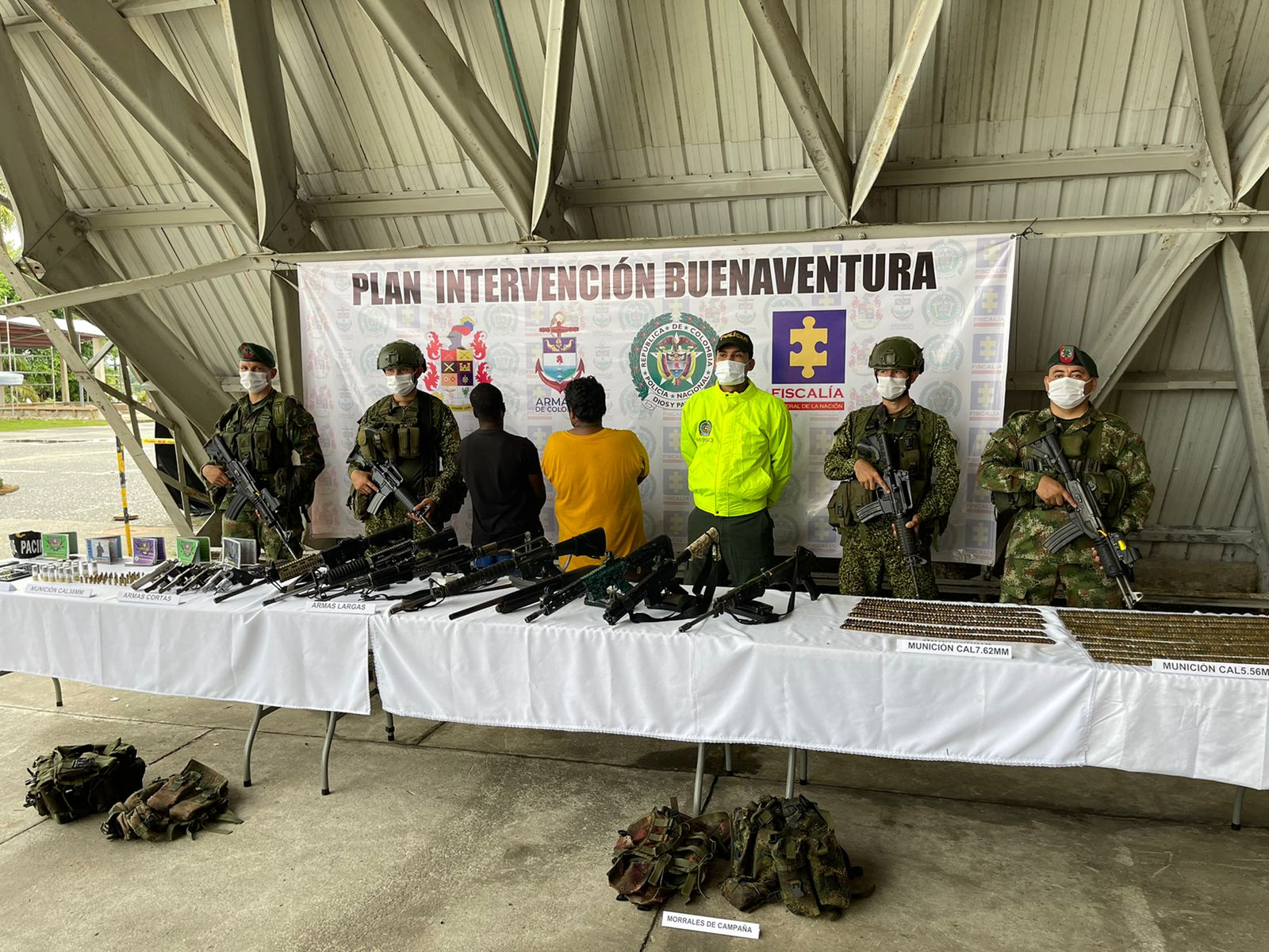 En operación de la Fuerza Pública fue destruido un campamento del Clan del Golfo y capturan dos de sus integrantes en zona rural de buenaventura