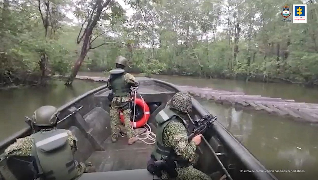 Fiscalía judicializó a alias Bombiao quien transportaba 1.500 troncos de madera ilegal por el río Cajambre