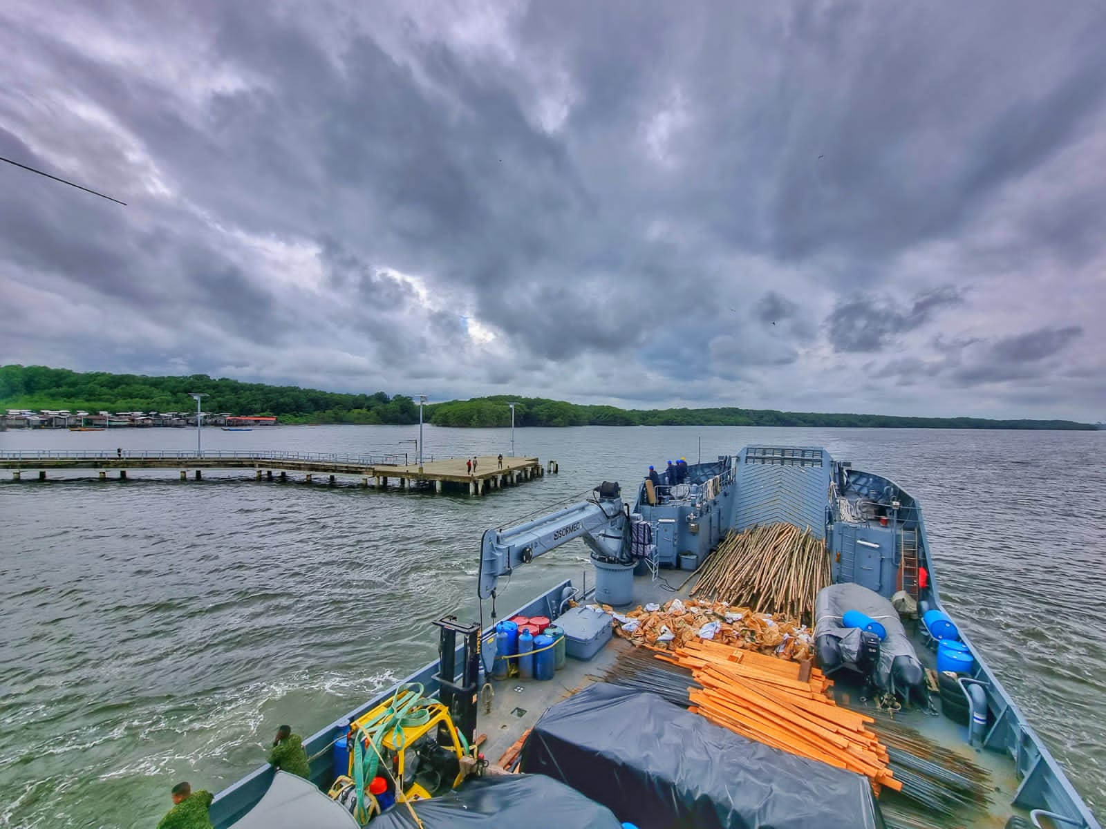 La Armada de Colombia continúa edificando obras en beneficio de la comunidad de Candelilla de la Mar