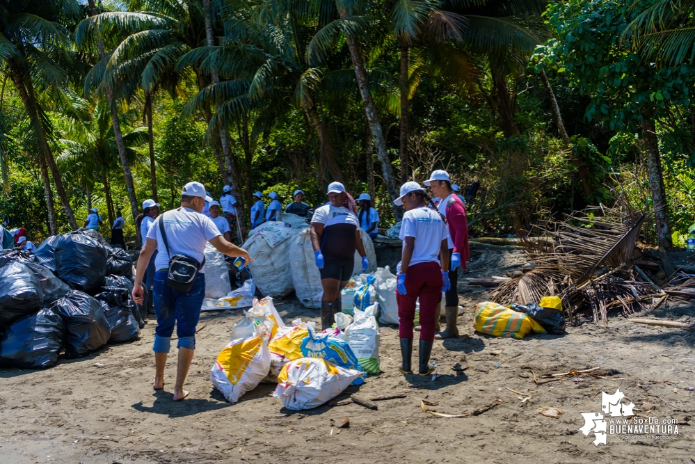 Se realizó con éxito una jornada de limpieza de la playa San Pedro con Asogesampa y Cempre