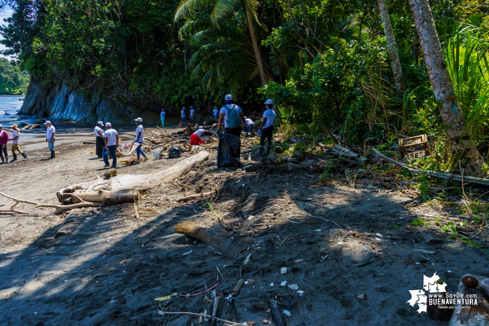 Se realizó con éxito una jornada de limpieza de la playa San Pedro con Asogesampa y Cempre