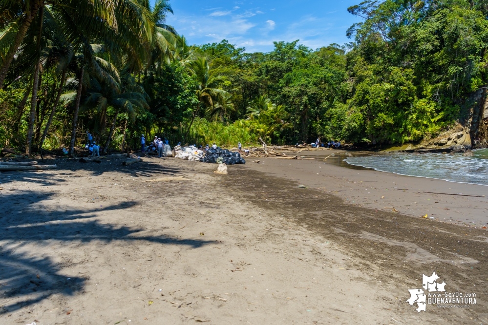 Se realizó con éxito una jornada de limpieza de la playa San Pedro con Asogesampa y Cempre