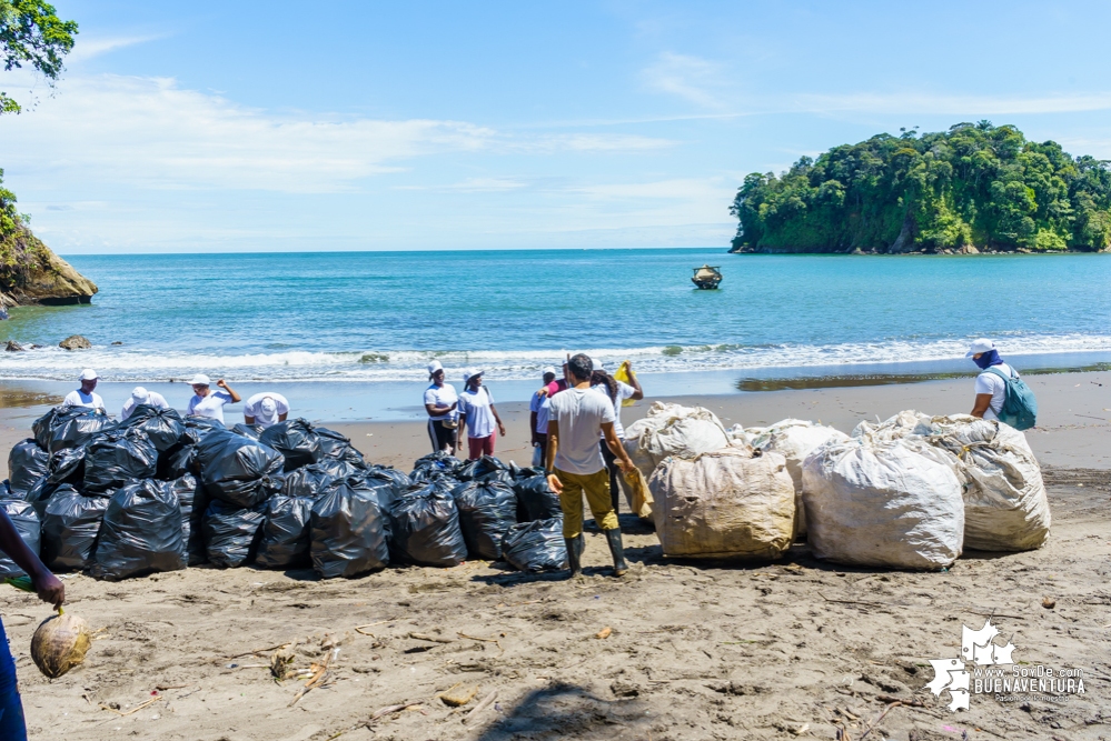 Se realizó con éxito una jornada de limpieza de la playa San Pedro con Asogesampa y Cempre