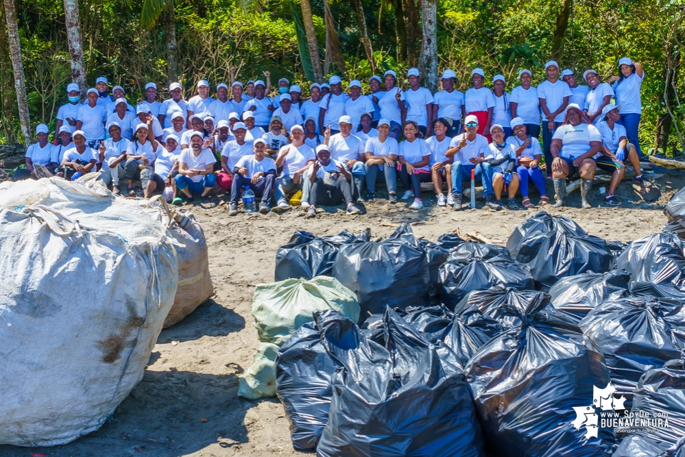 Se realizó con éxito una jornada de limpieza de la playa San Pedro con Asogesampa y Cempre