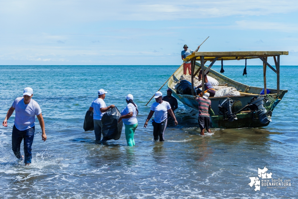 Se realizó con éxito una jornada de limpieza de la playa San Pedro con Asogesampa y Cempre