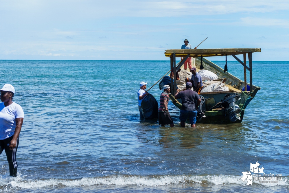 Se realizó con éxito una jornada de limpieza de la playa San Pedro con Asogesampa y Cempre